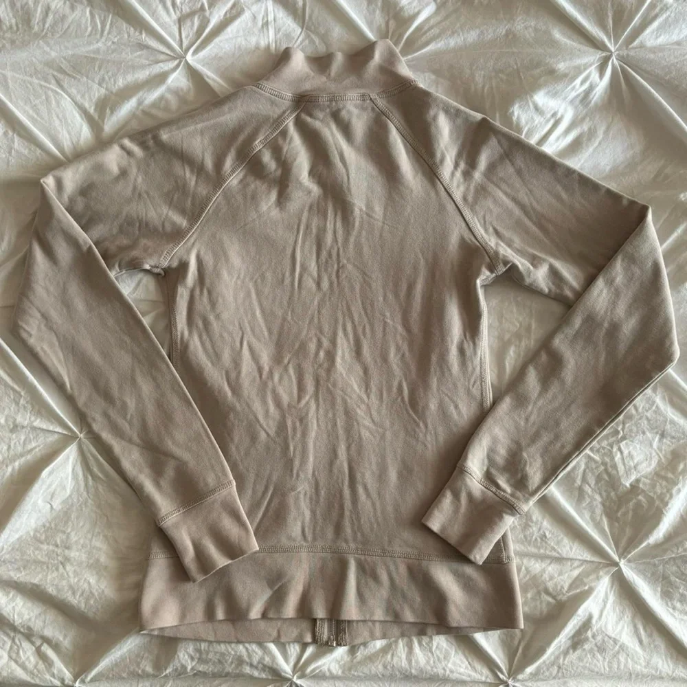 guess athleisure zip up jacket - Picture 2 of 5